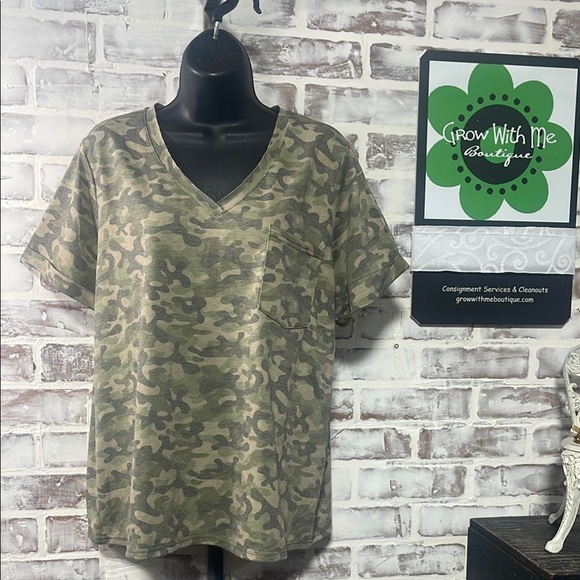 Laurie Felt  Camouflage Shirt NWT large - Picture 2 of 5